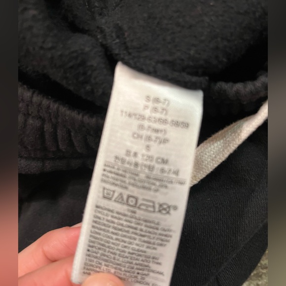 GAP x Disney Kids Mickey Bundle Sweatpants Size 6-7 + Winter Beanie Grogu Size L - Picture 6 of 10